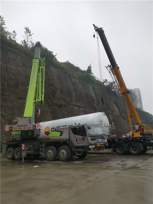 德江县“不怕风雨冻”—— 吊车的 “恶劣环境适应” 技术